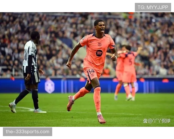 拉什福德连续强突边路压制对手防线，关键战进攻角色显著强化